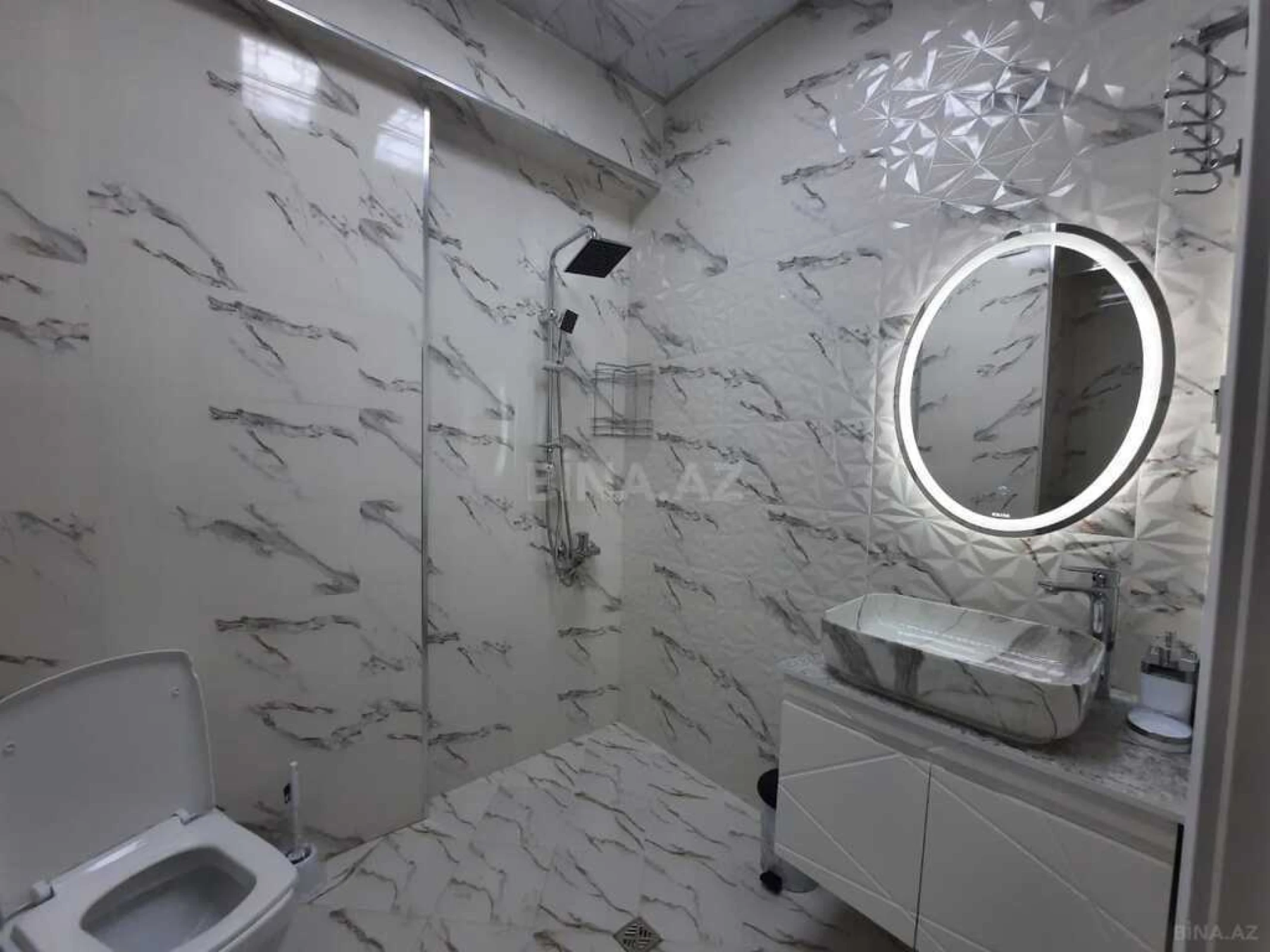 Kirayə verilir 2 otaqlı mənzil 65 m²