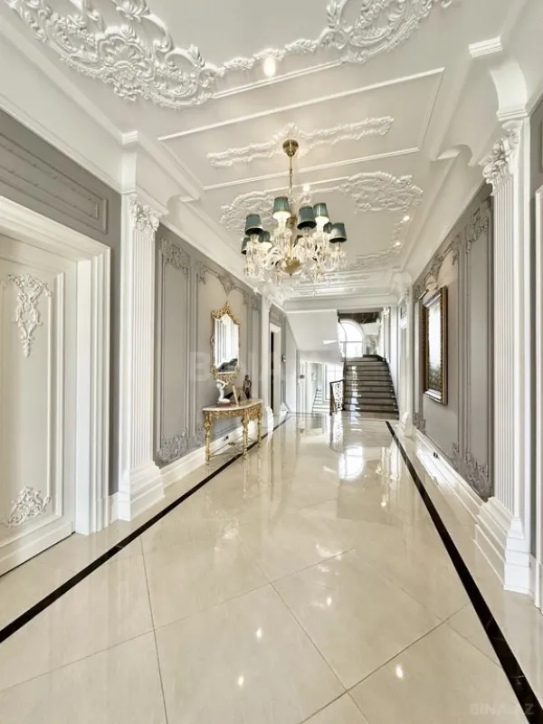 Satılır 7 otaqlı həyət evi 980 m²