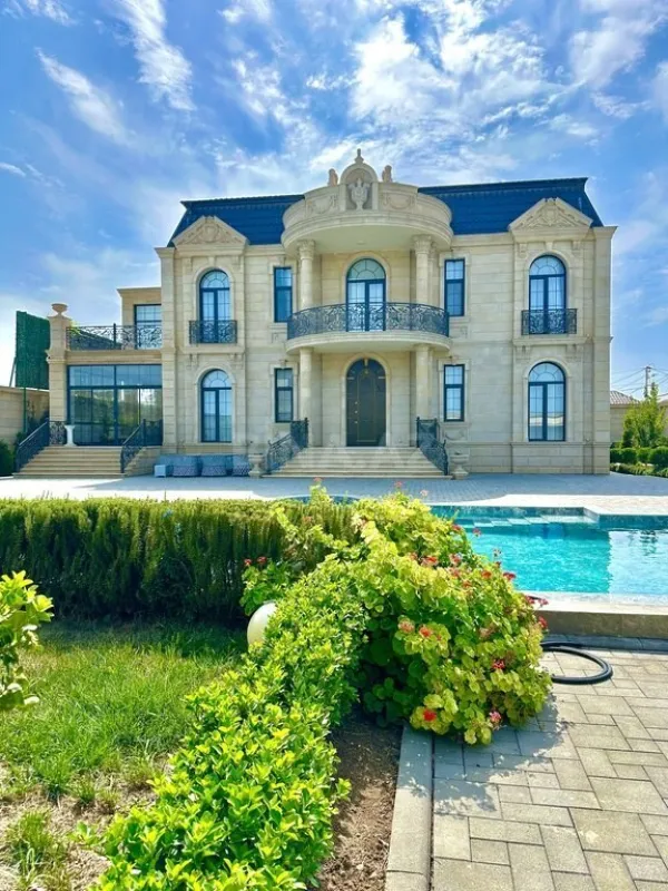Satılır 7 otaqlı həyət evi 980 m²