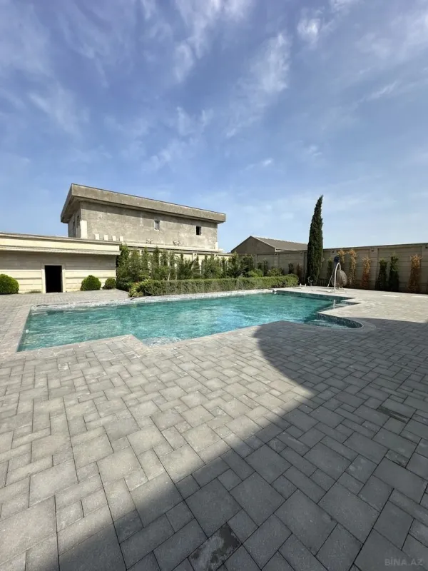 Satılır 7 otaqlı həyət evi 980 m²
