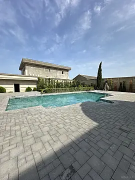 Satılır 7 otaqlı həyət evi 980 m²