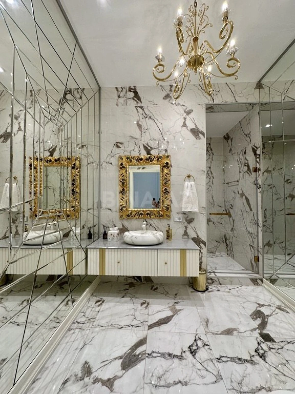 Satılır 7 otaqlı həyət evi 980 m²