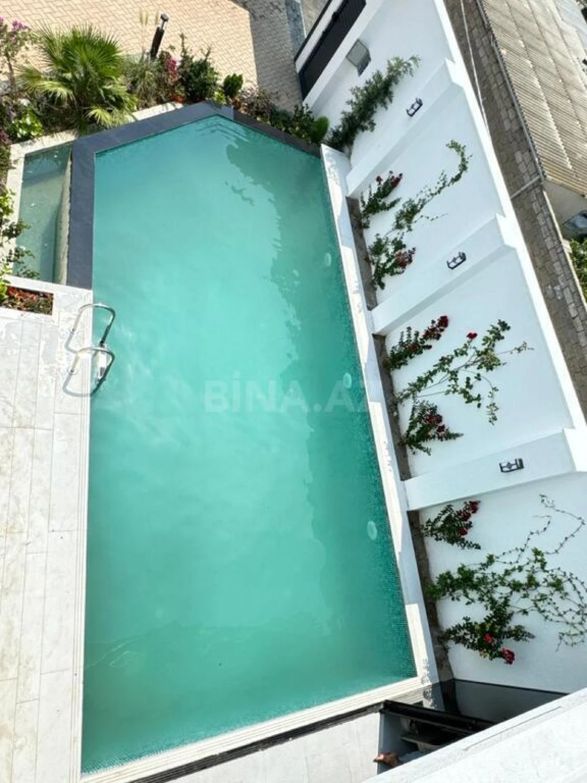 Satılır 6 otaqlı həyət evi 450 m²