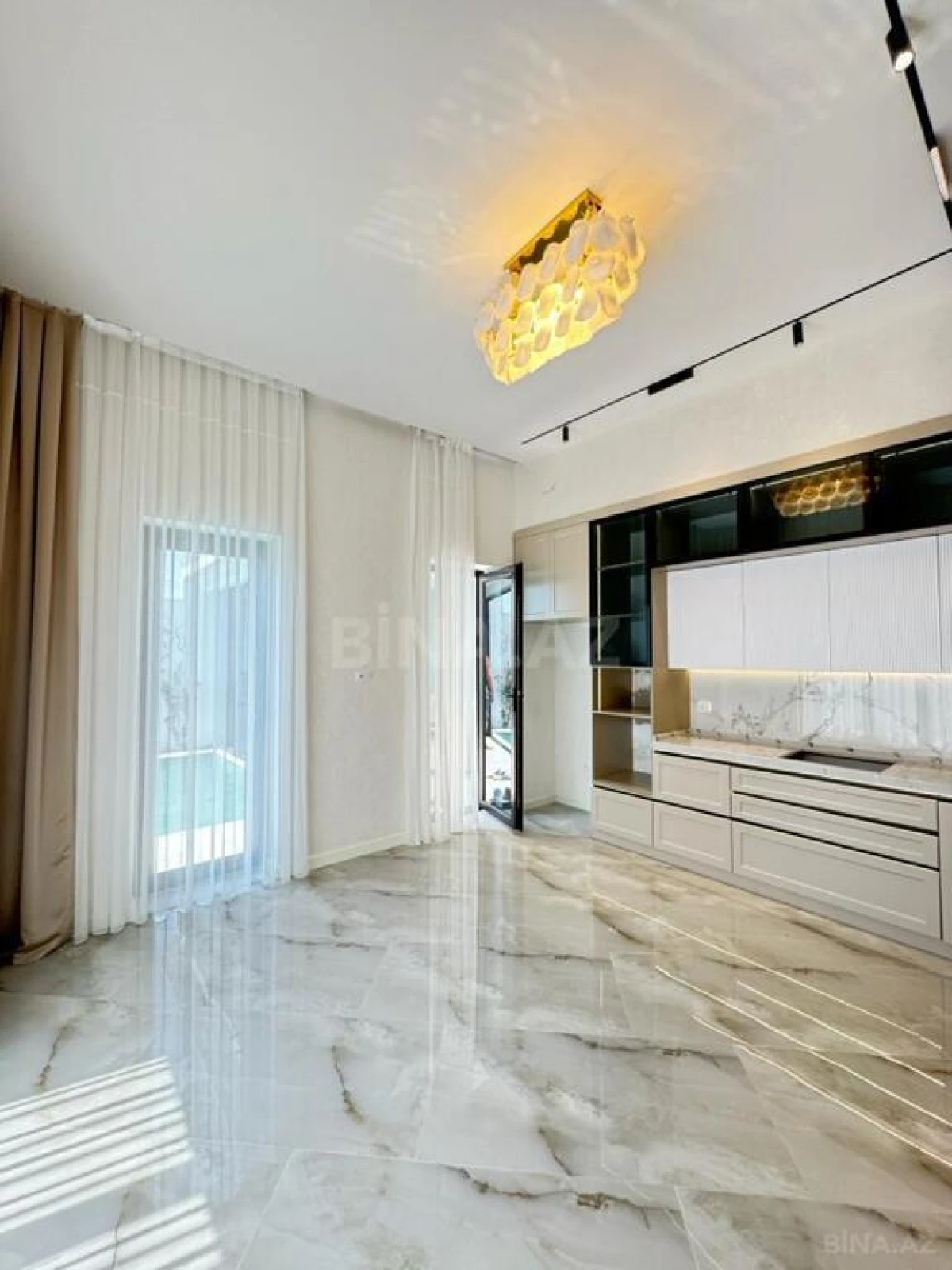 Satılır 6 otaqlı həyət evi 450 m²