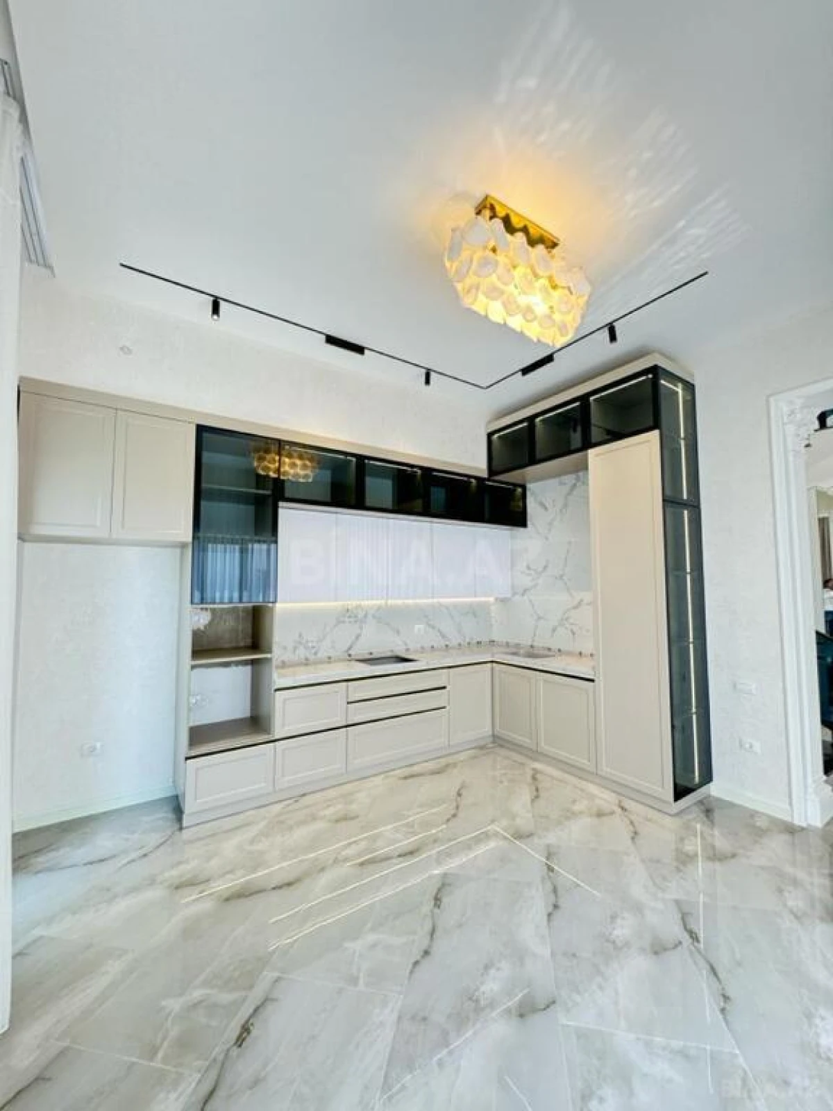 Satılır 6 otaqlı həyət evi 450 m²