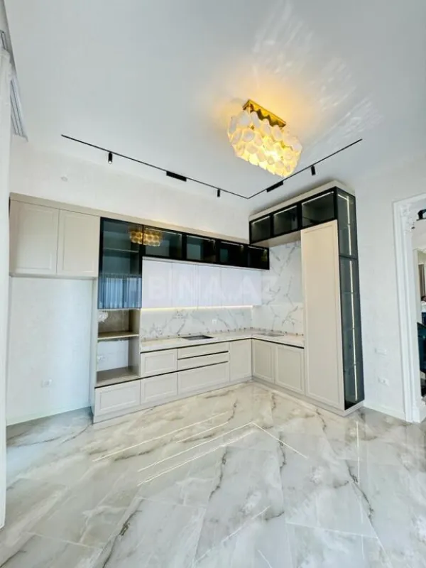 Satılır 6 otaqlı həyət evi 450 m²