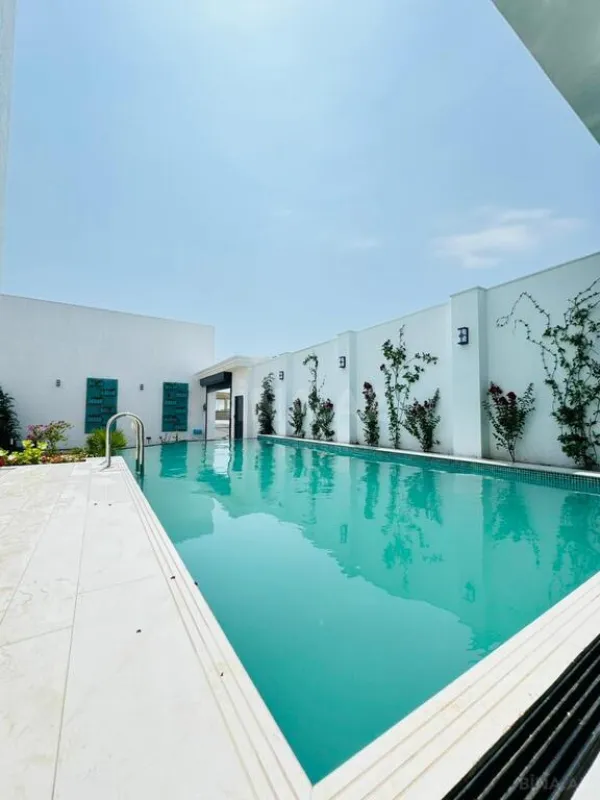 Satılır 6 otaqlı həyət evi 450 m²