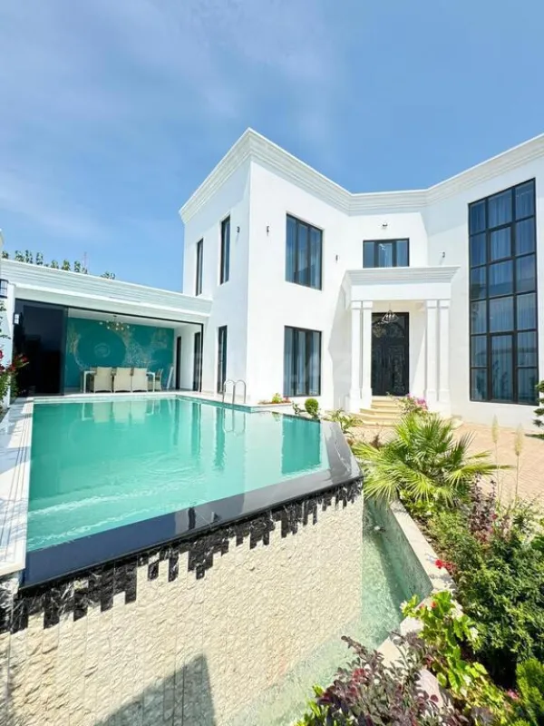 Satılır 6 otaqlı həyət evi 450 m²