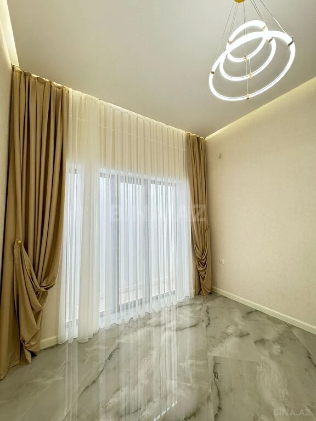 Satılır 6 otaqlı həyət evi 450 m²