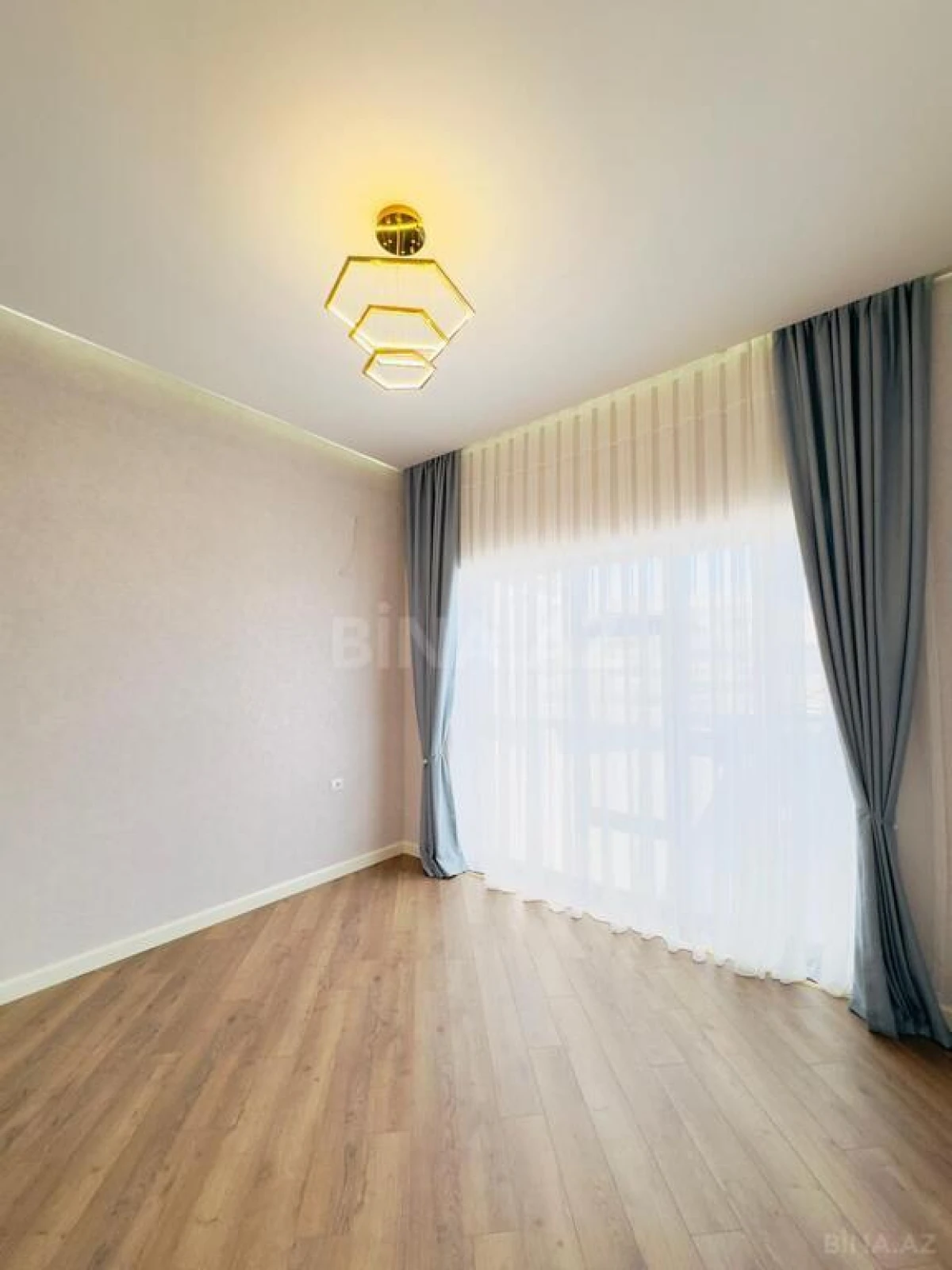 Satılır 6 otaqlı həyət evi 450 m²