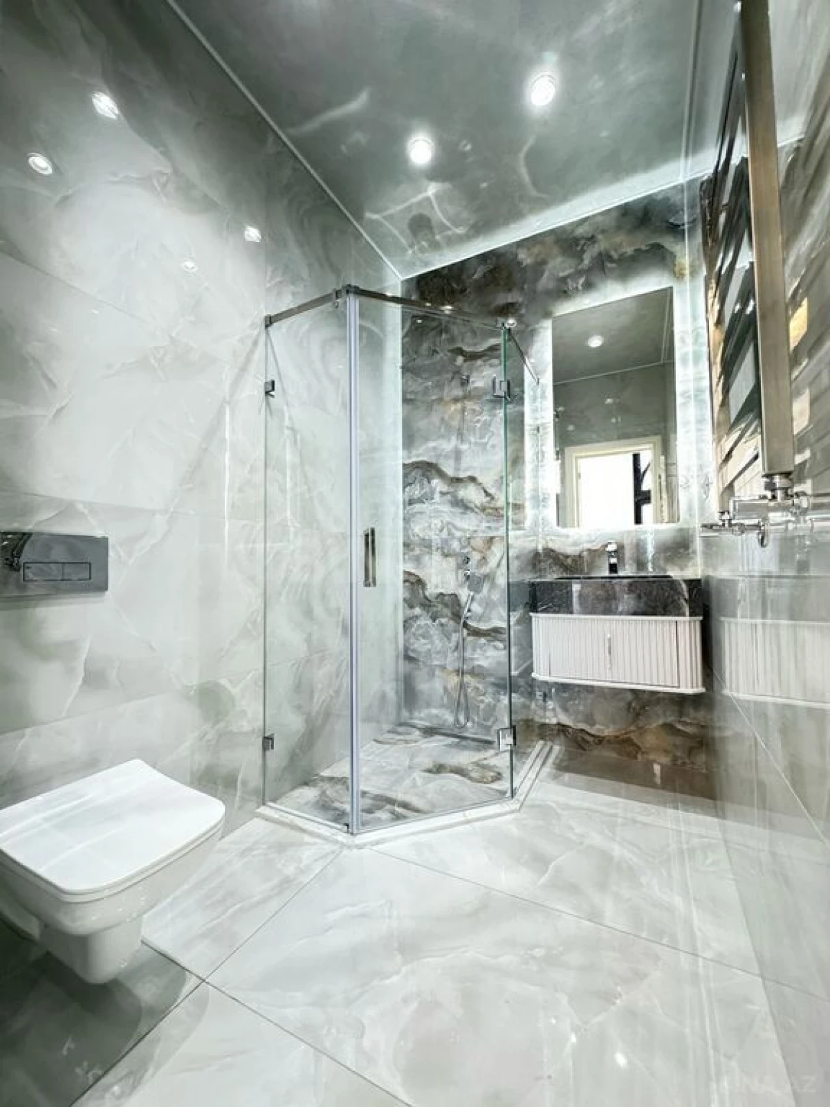 Satılır 6 otaqlı həyət evi 450 m²