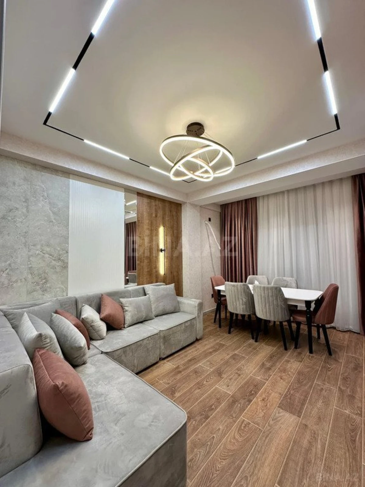 Satılır 2 otaqlı mənzil 67 m²