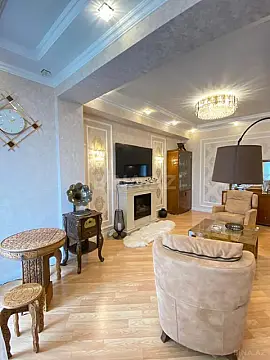 Satılır 4 otaqlı mənzil 183 m²