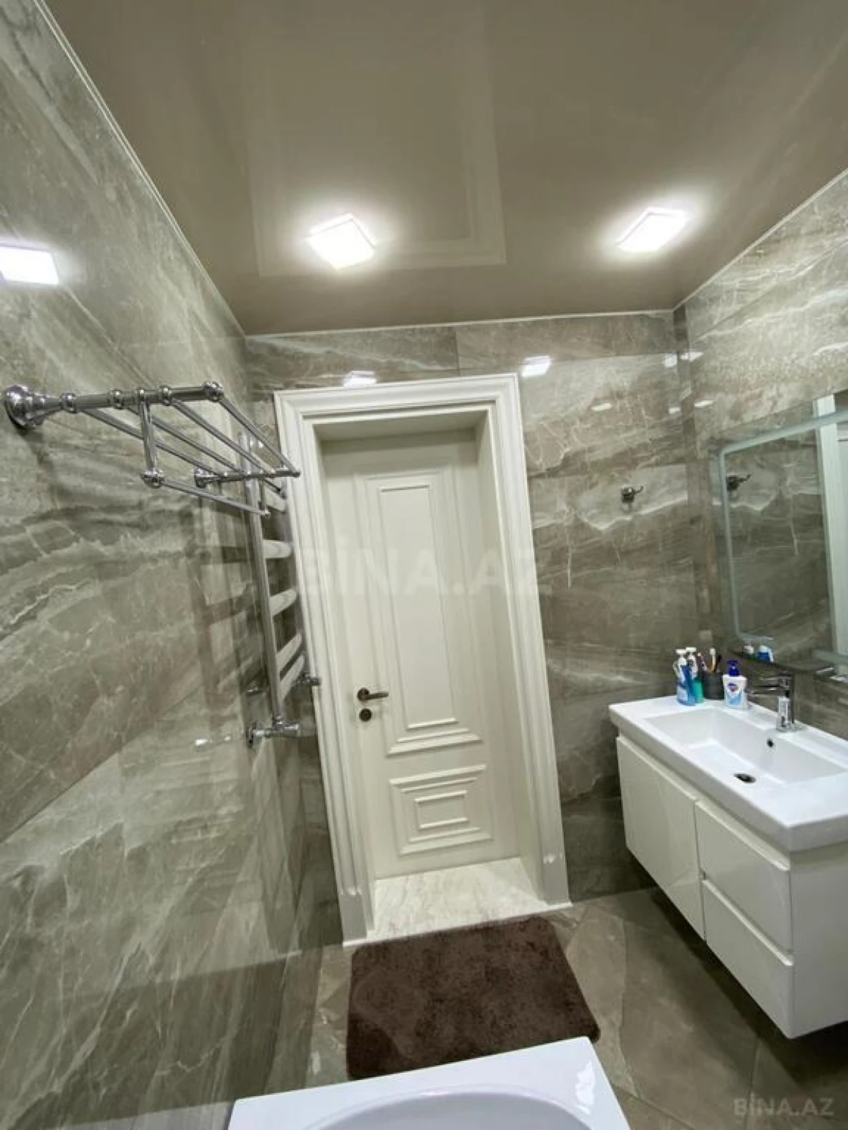 Satılır 4 otaqlı mənzil 183 m²