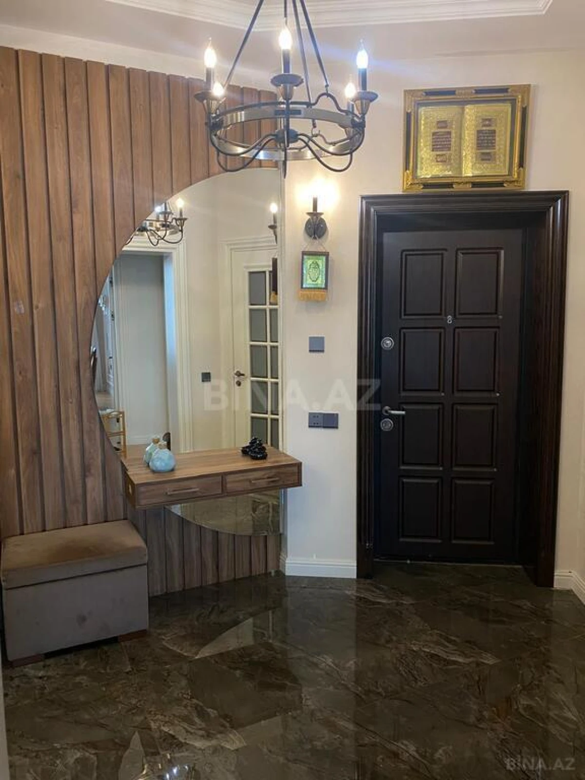 Satılır 4 otaqlı mənzil 183 m²