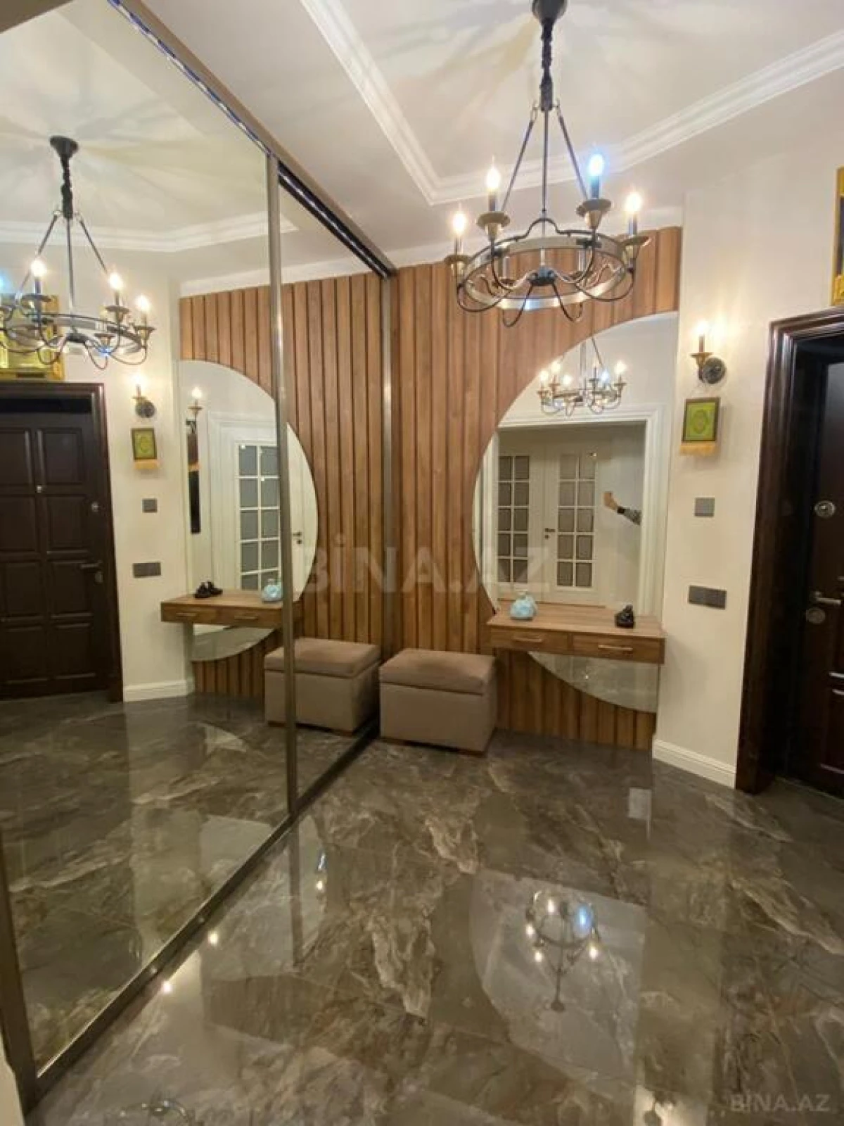 Satılır 4 otaqlı mənzil 183 m²