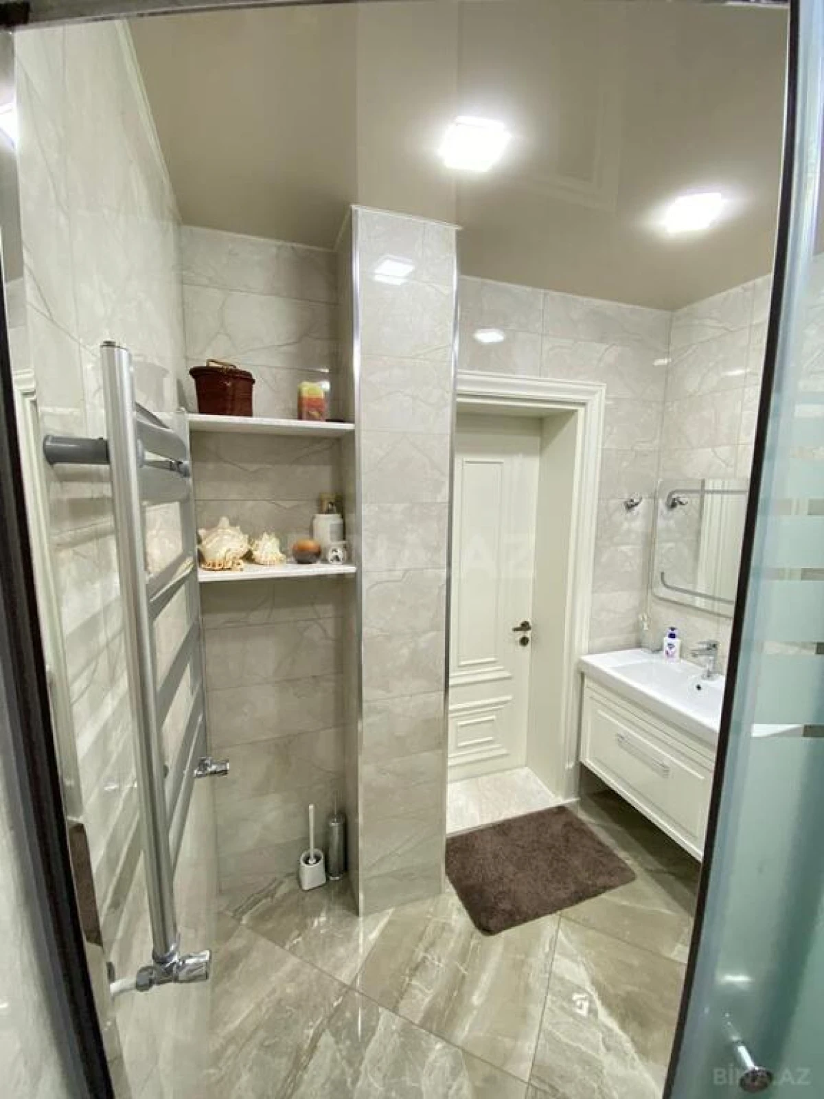 Satılır 4 otaqlı mənzil 183 m²