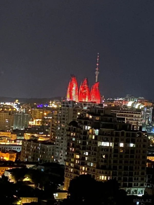 Satılır 4 otaqlı mənzil 183 m²