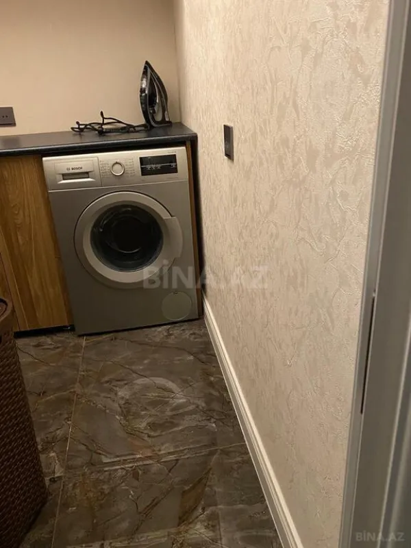 Satılır 4 otaqlı mənzil 183 m²