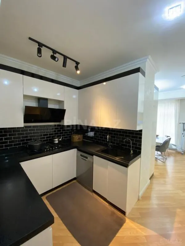 Satılır 4 otaqlı mənzil 183 m²