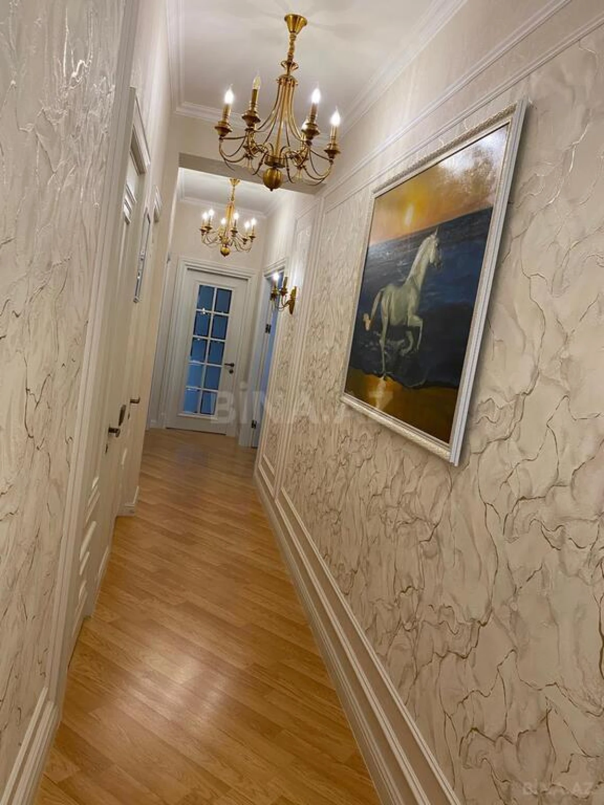 Satılır 4 otaqlı mənzil 183 m²