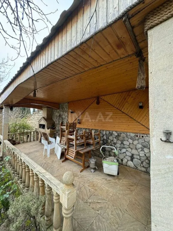 Satılır 5 otaqlı həyət evi 240 m²