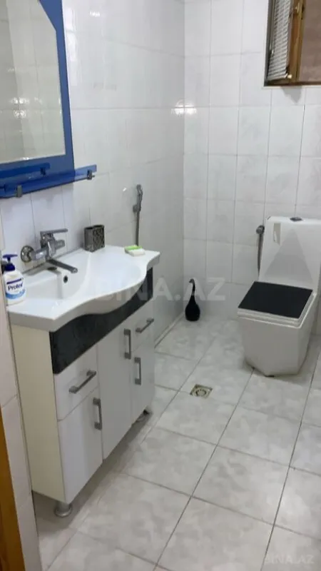 Satılır 5 otaqlı həyət evi 240 m²