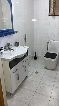 Satılır 5 otaqlı həyət evi 240 m²