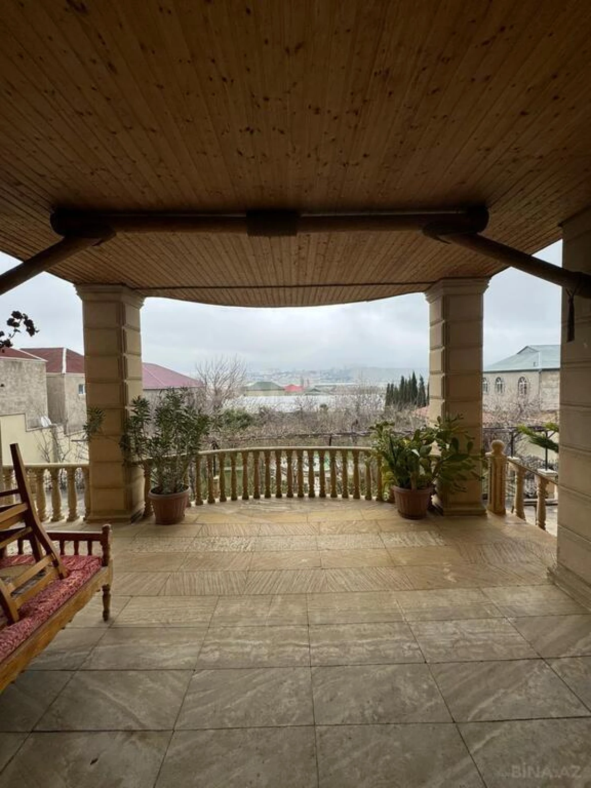 Satılır 5 otaqlı həyət evi 240 m²