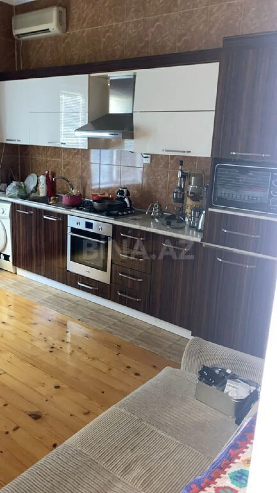 Satılır 5 otaqlı həyət evi 240 m²
