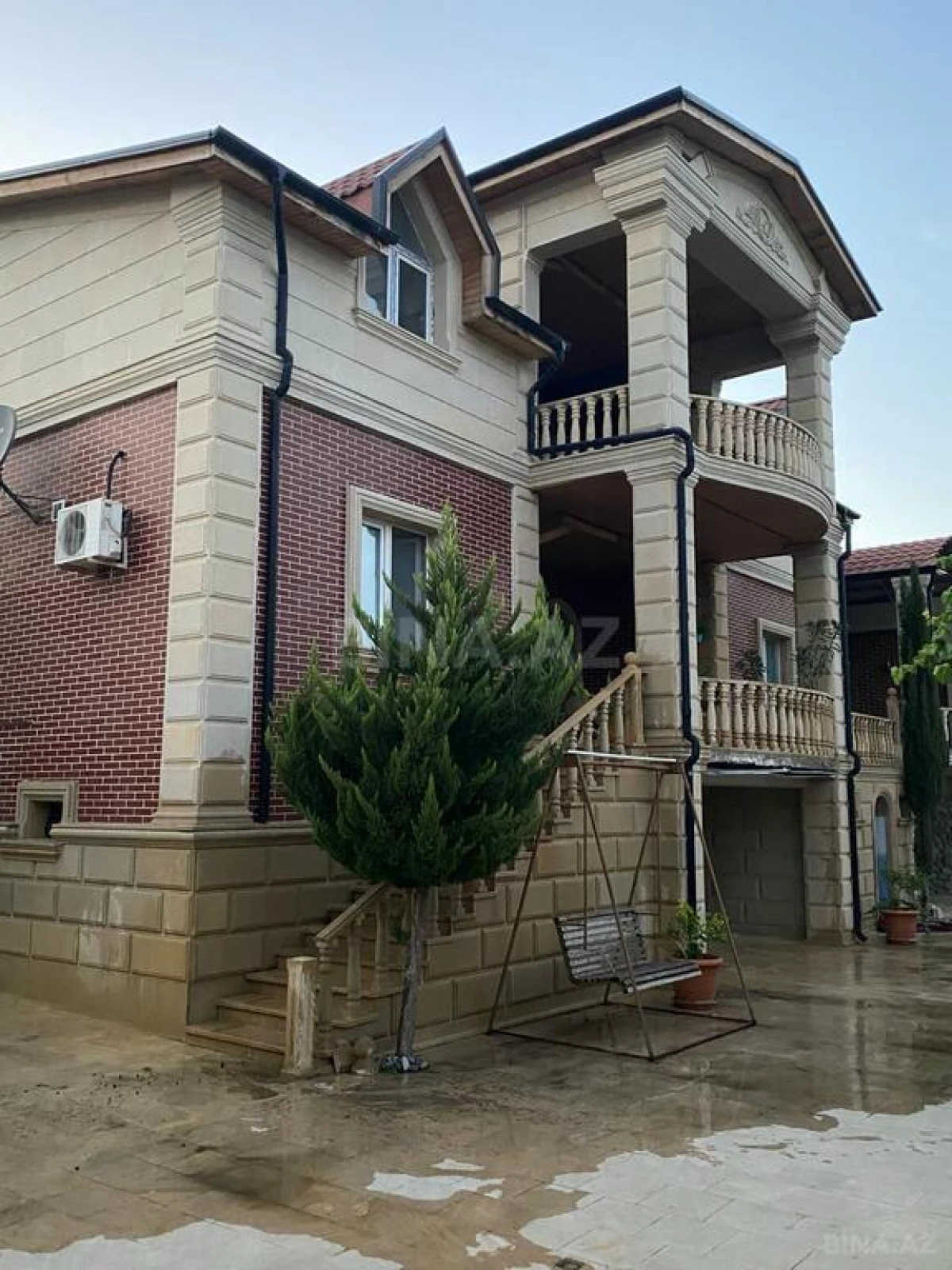 Satılır 5 otaqlı həyət evi 240 m²