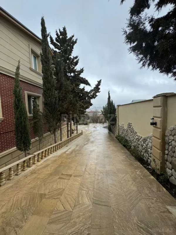 Satılır 5 otaqlı həyət evi 240 m²