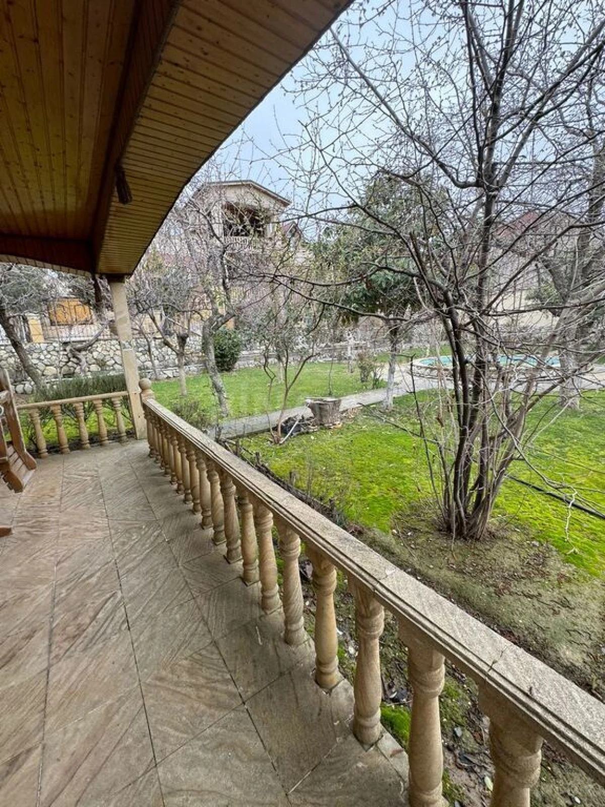 Satılır 5 otaqlı həyət evi 240 m²