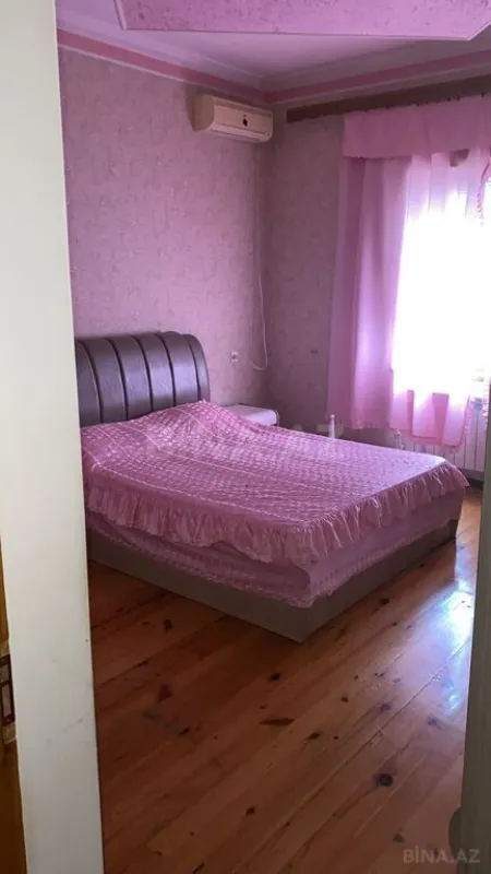 Satılır 5 otaqlı həyət evi 240 m²