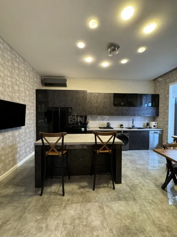 Satılır 5 otaqlı həyət evi 210 m²