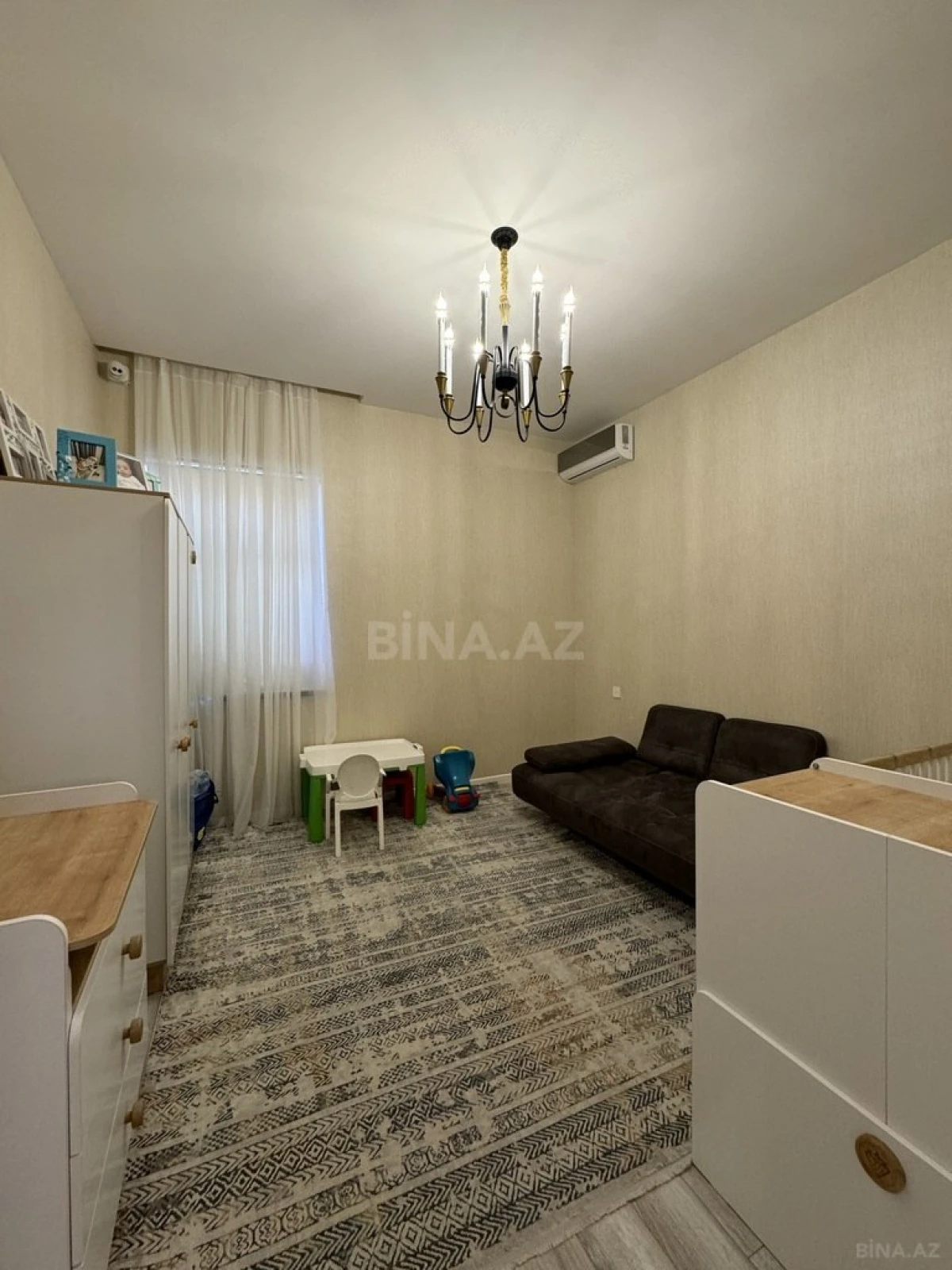 Satılır 5 otaqlı həyət evi 210 m²
