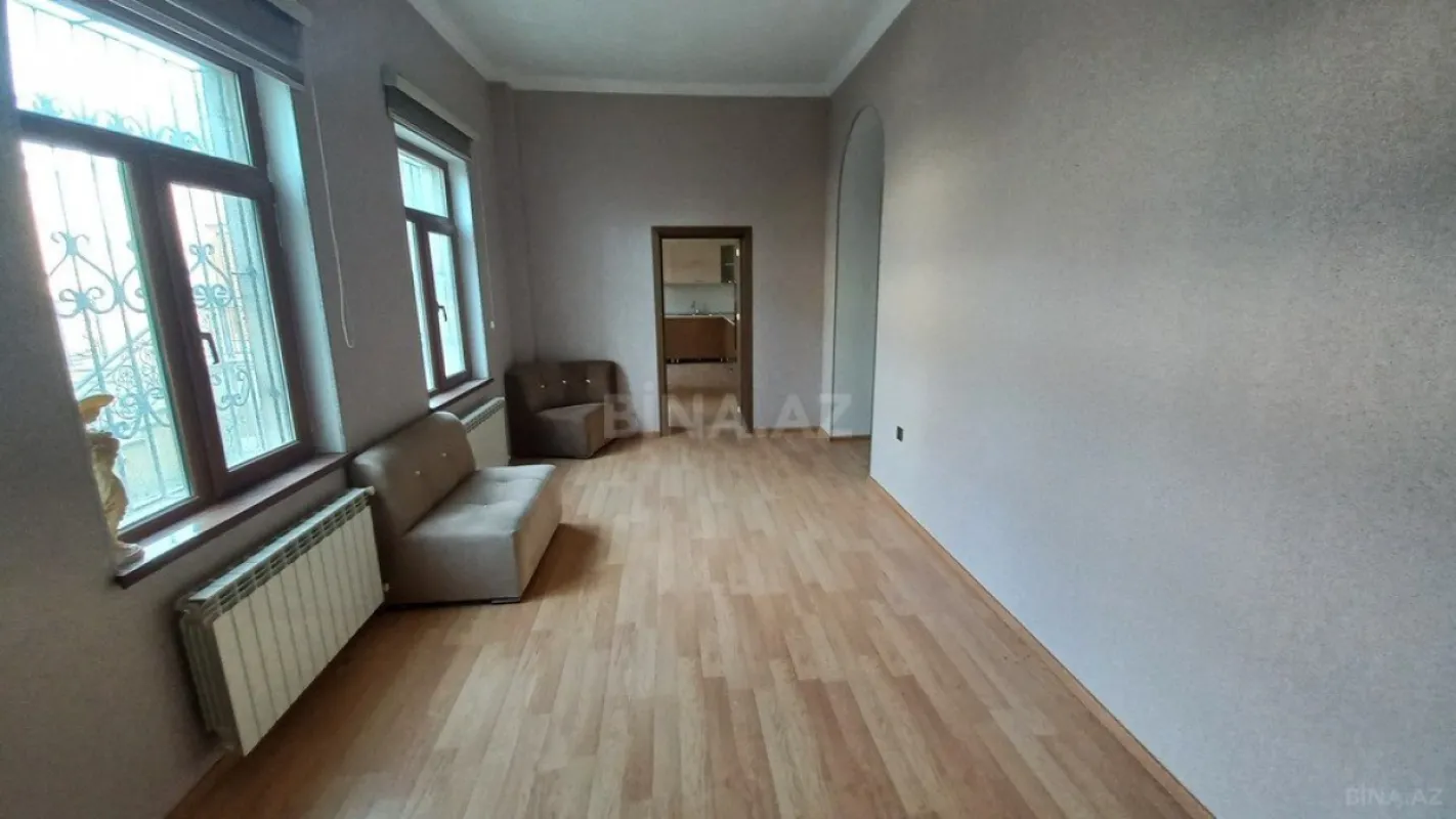 Kirayə verilir 12 otaqlı ofis 800 m²