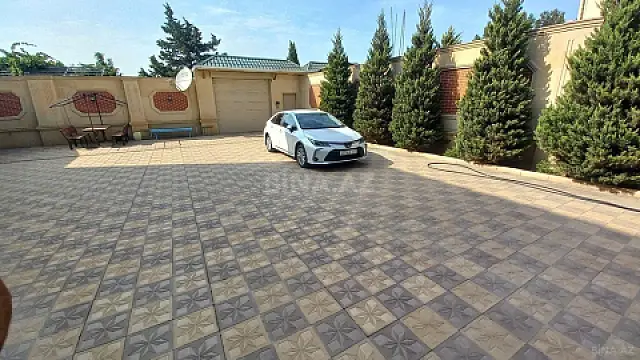 Kirayə verilir 12 otaqlı ofis 800 m²