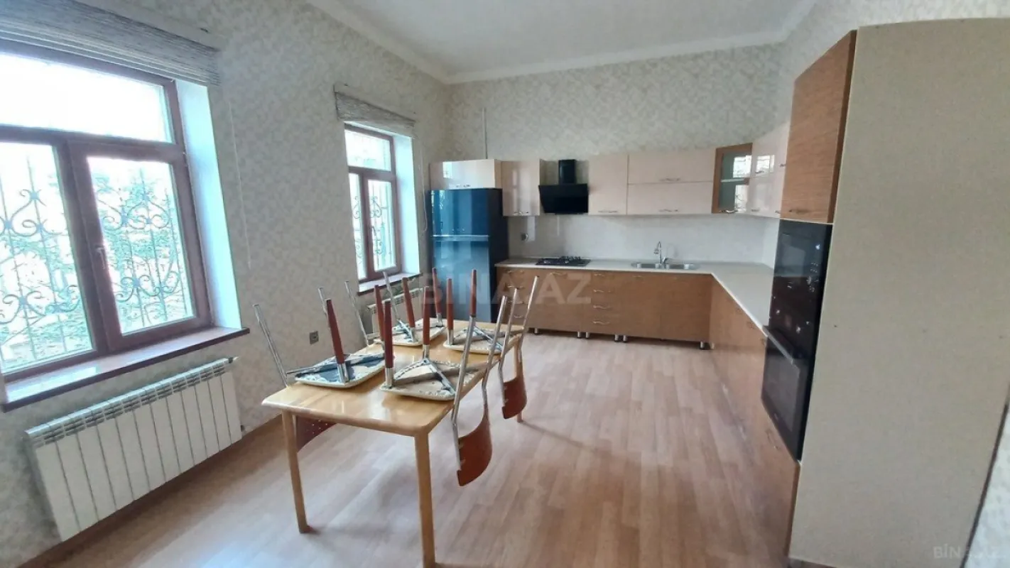 Kirayə verilir 12 otaqlı ofis 800 m²