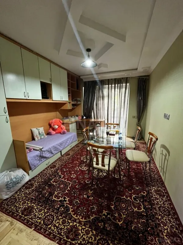 Satılır 4 otaqlı mənzil 110 m²