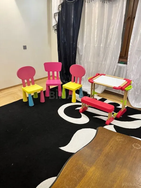 Satılır 4 otaqlı mənzil 110 m²