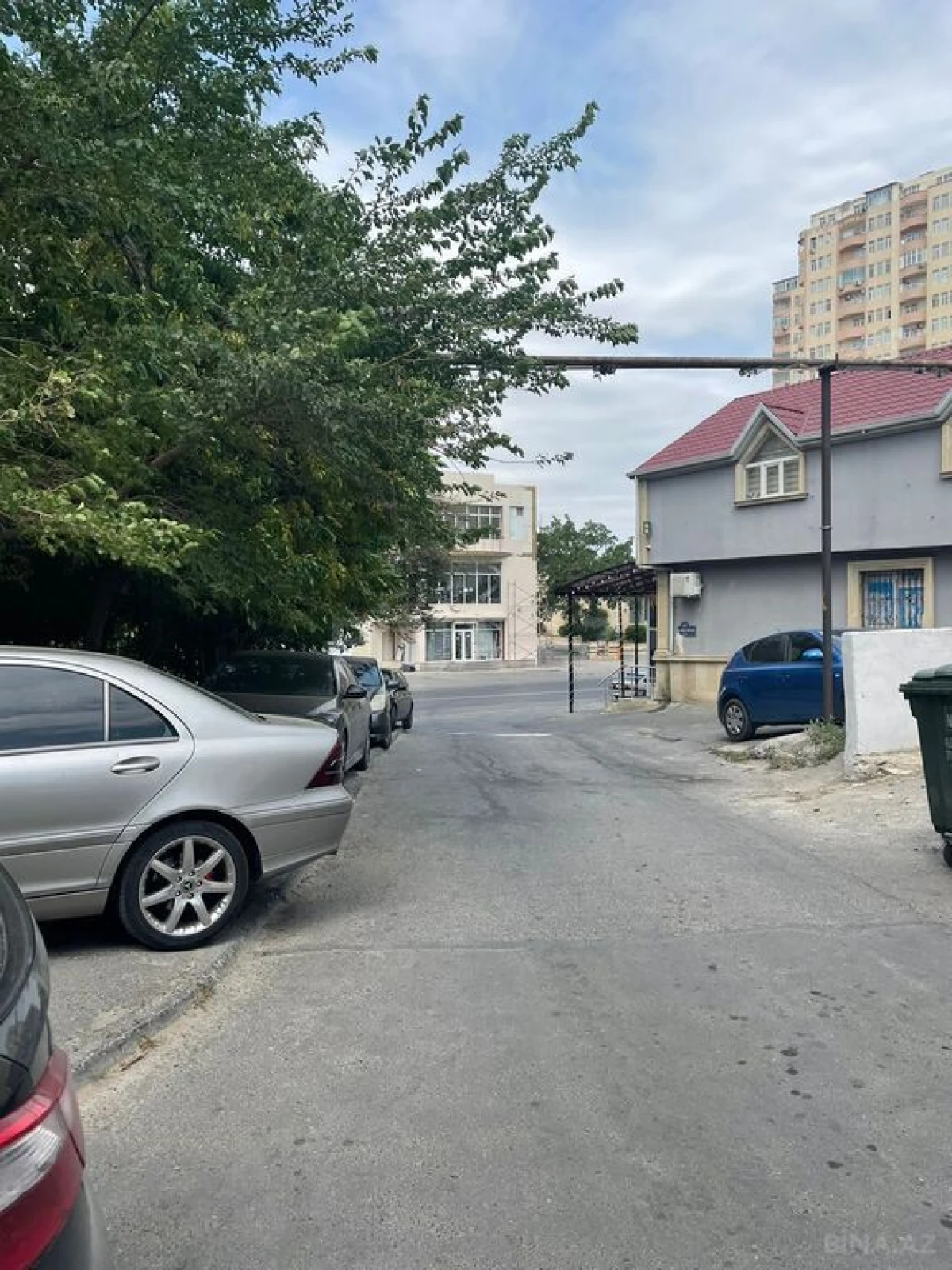 Satılır 4 otaqlı mənzil 110 m²