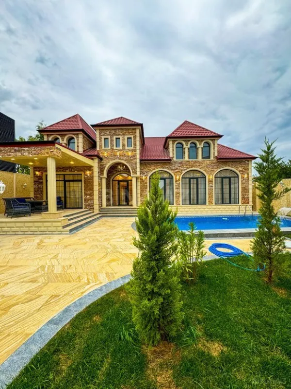 Satılır 5 otaqlı həyət evi 250 m²
