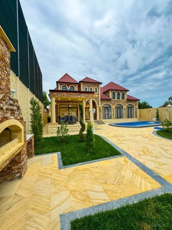 Satılır 5 otaqlı həyət evi 250 m²