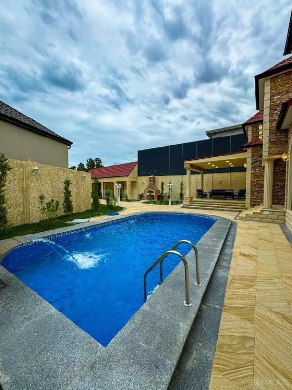 Satılır 5 otaqlı həyət evi 250 m²