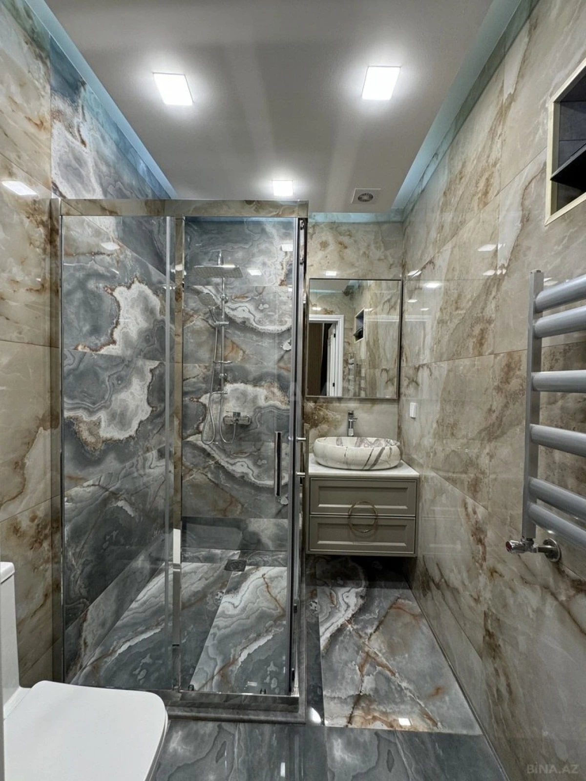 Satılır 5 otaqlı həyət evi 250 m²