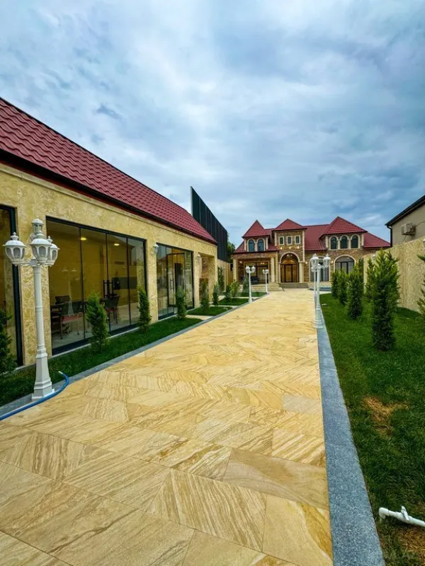 Satılır 5 otaqlı həyət evi 250 m²