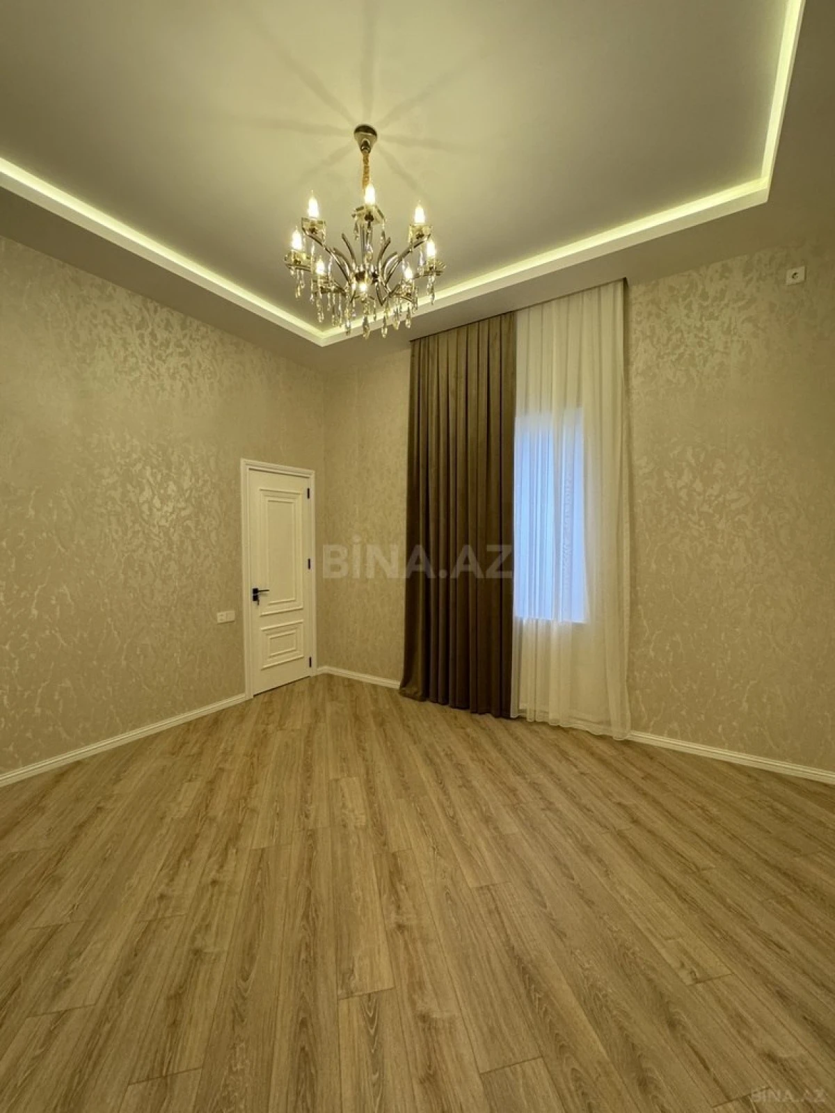 Satılır 5 otaqlı həyət evi 250 m²