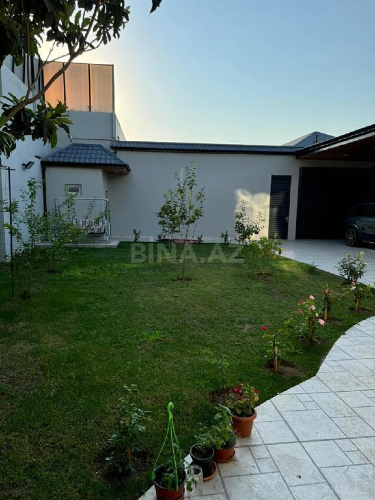 Satılır 10 otaqlı həyət evi 600 m²