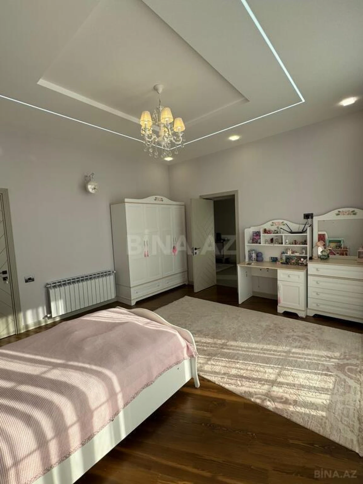Satılır 10 otaqlı həyət evi 600 m²